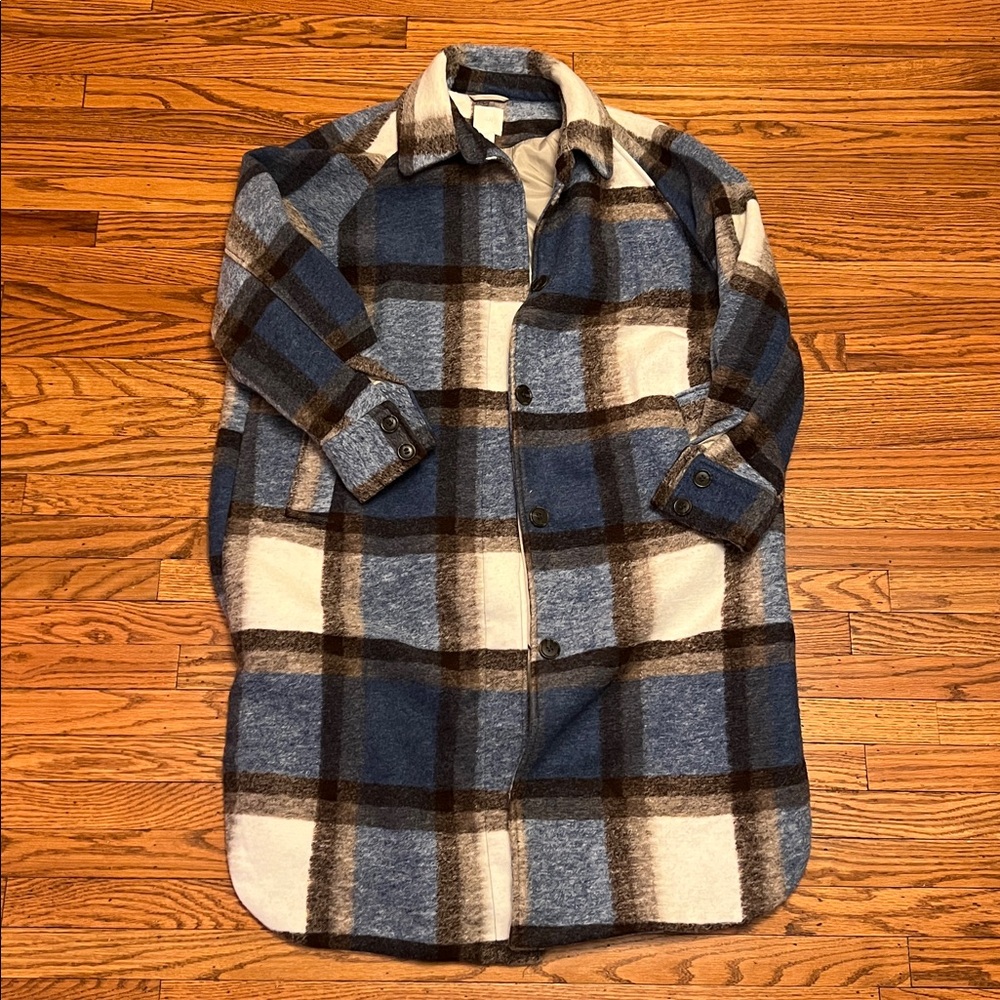 Size: Medium // H& M Blue and White Plaid Shacket